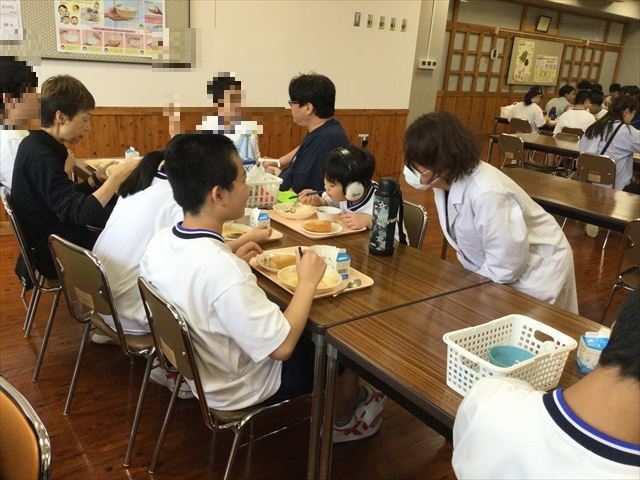給食