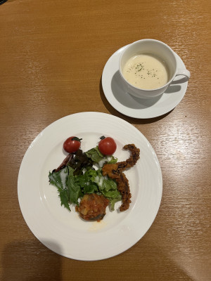 前菜とコーンポタージュ